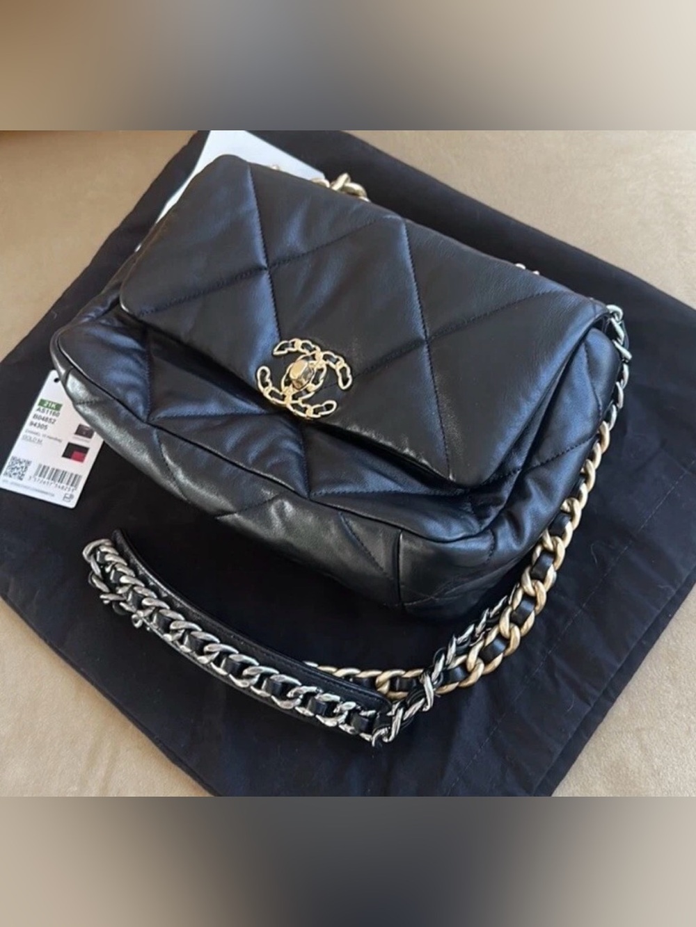 CHANEL 19 FLAPBAG SM LAMBSKIN BAG